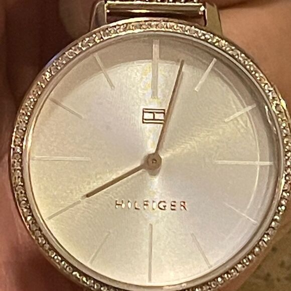 NWOB Tommy Hilfiger rose gold mesh strap watch - Picture 4 of 7